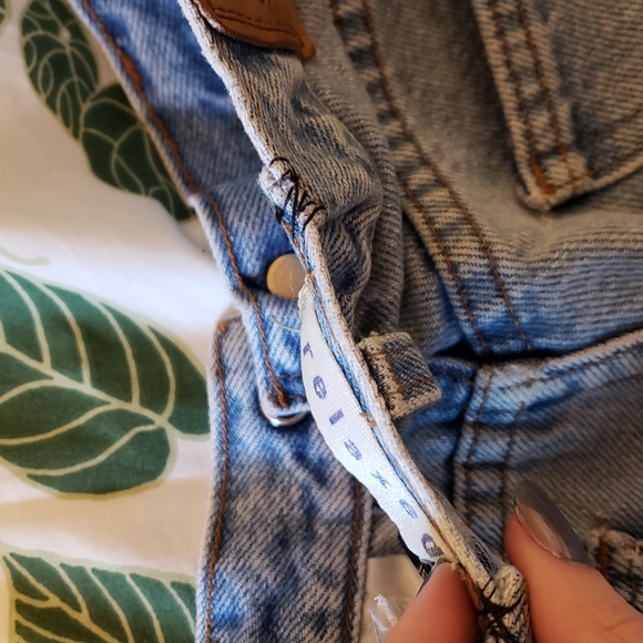 ✰SOLD- DIY Back Slash Jeans✰ - Picture 4 of 9